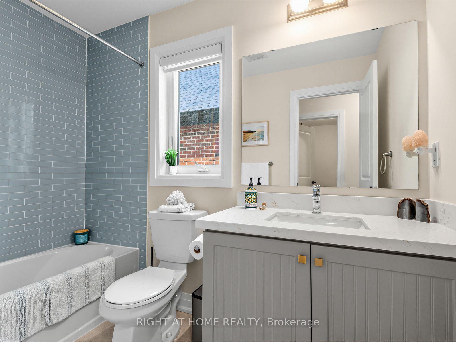 Photo 25 of 64 Beechborough Crescent, East Gwillimbury, Sharon — HOMEH