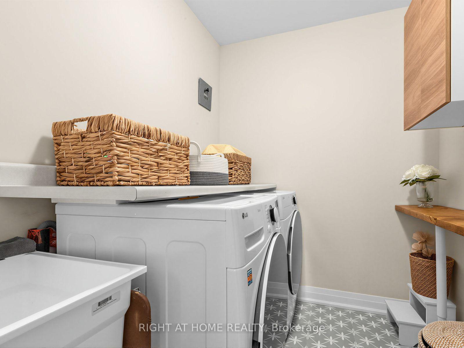 Photo 28 of 64 Beechborough Crescent, East Gwillimbury, Sharon — HOMEH