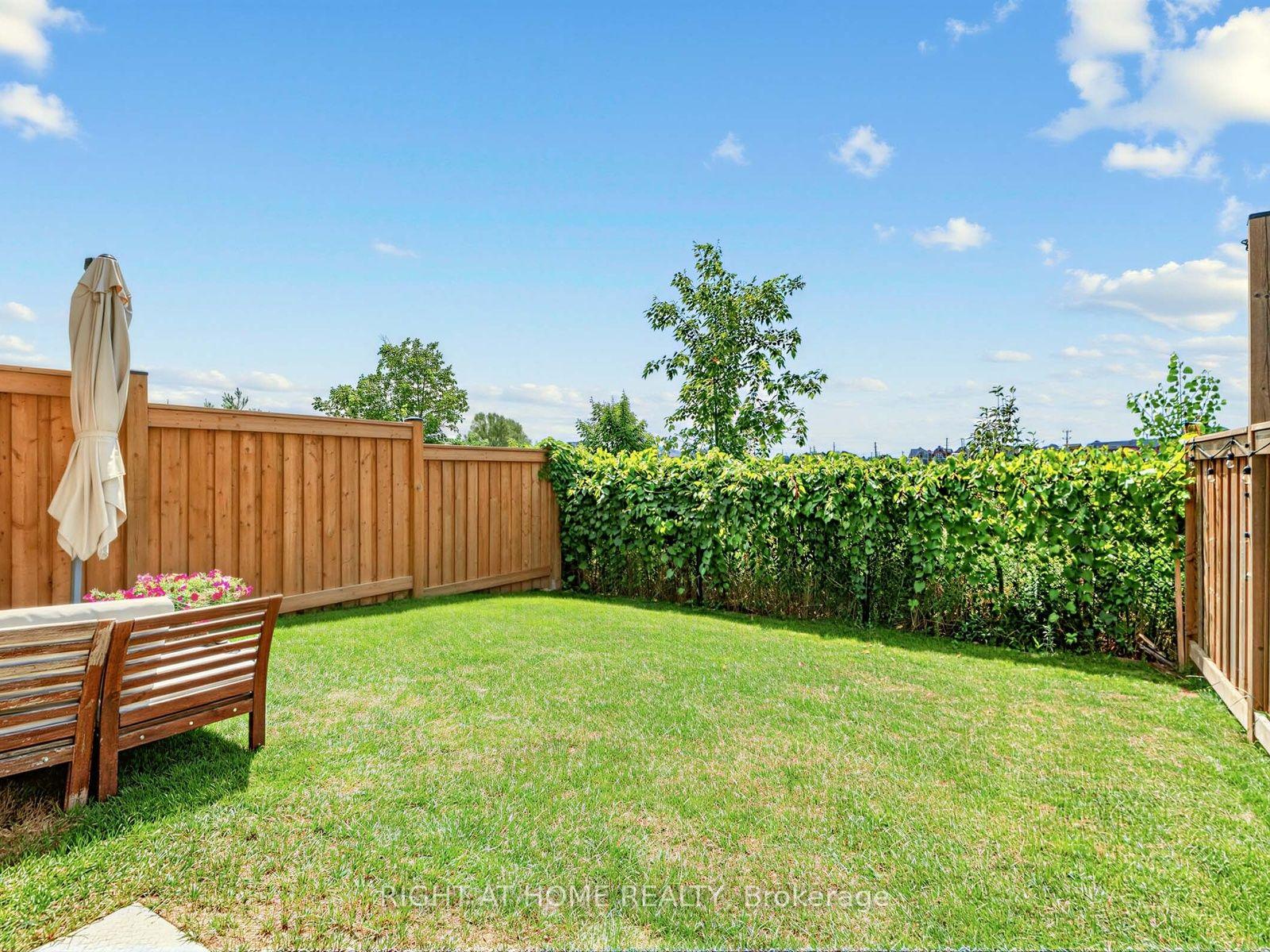 Photo 29 of 64 Beechborough Crescent, East Gwillimbury, Sharon — HOMEH