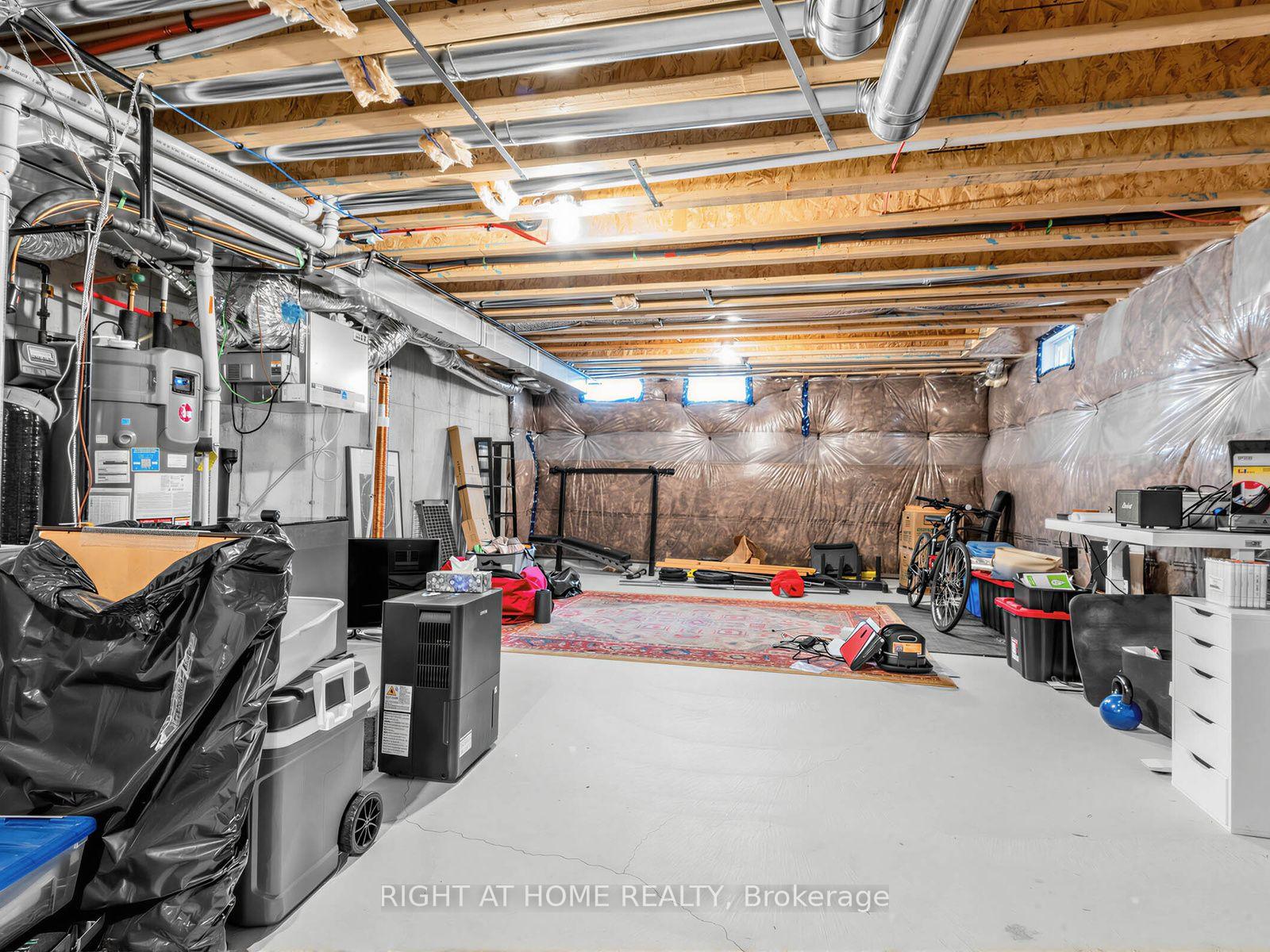 Photo 35 of 64 Beechborough Crescent, East Gwillimbury, Sharon — HOMEH