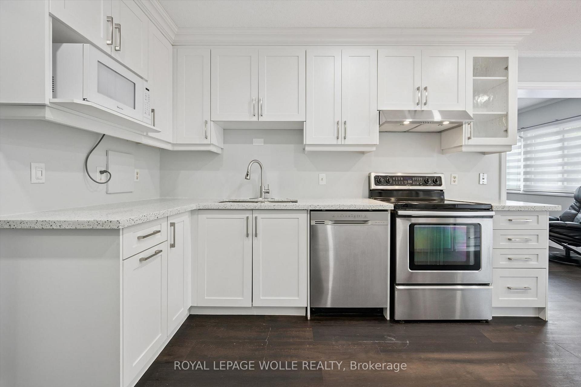 Photo 4 of Unit 11, 121 University Avenue E, Waterloo, Downtown Waterloo — HOMEH