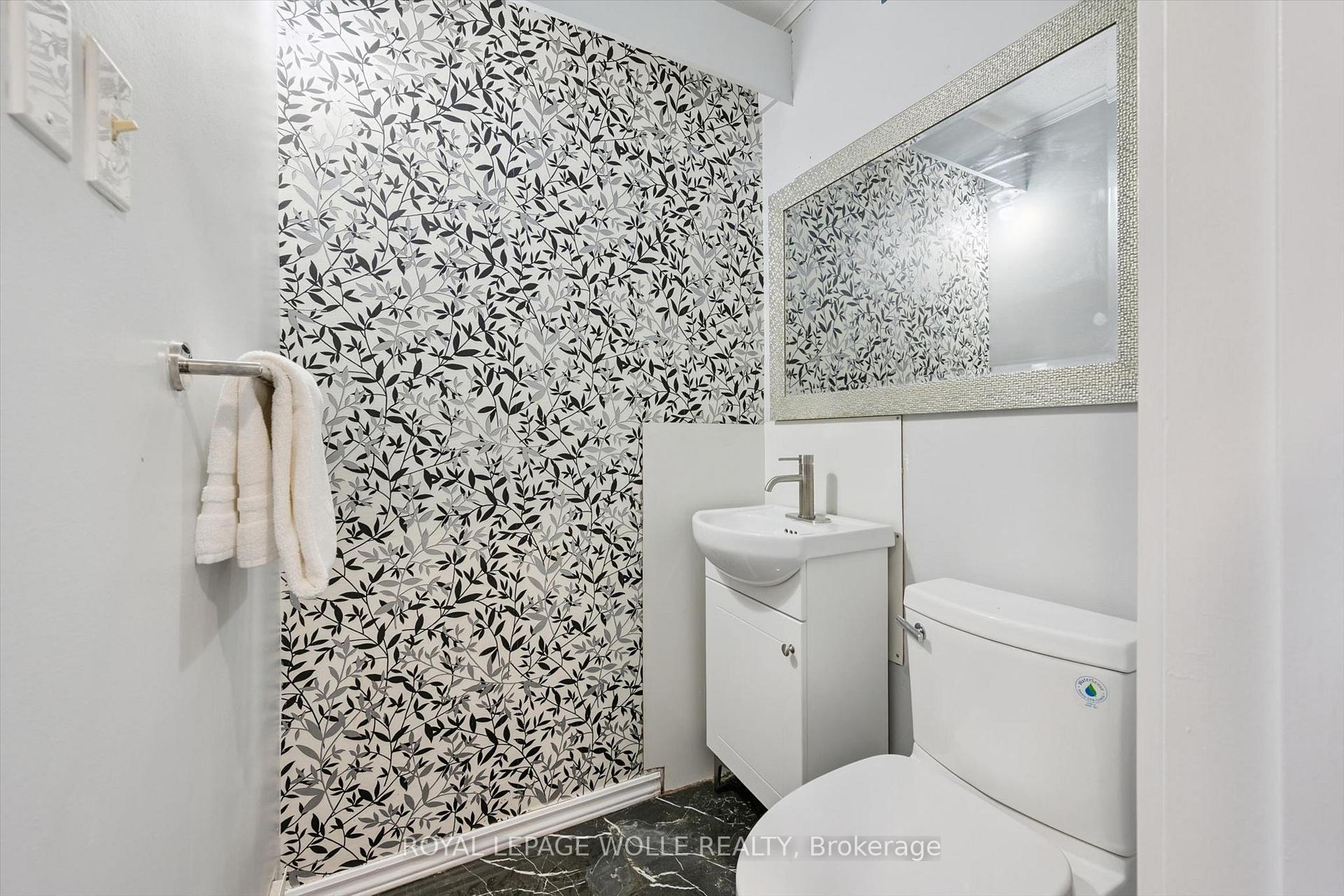 Photo 13 of Unit 11, 121 University Avenue E, Waterloo, Downtown Waterloo — HOMEH