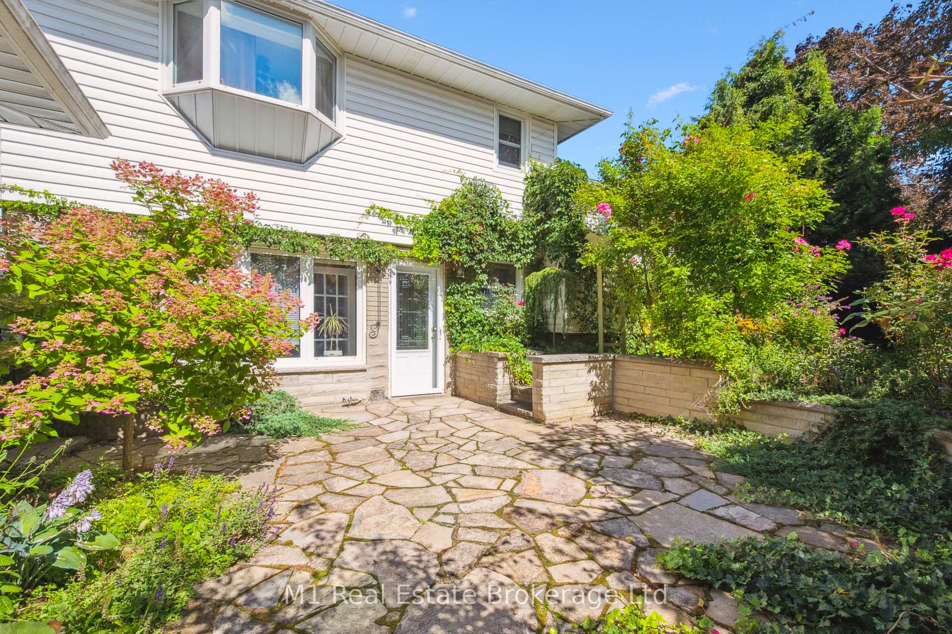 Photo 4 of 21 Gladstone Avenue, Guelph, Riverside Park — HOMEH