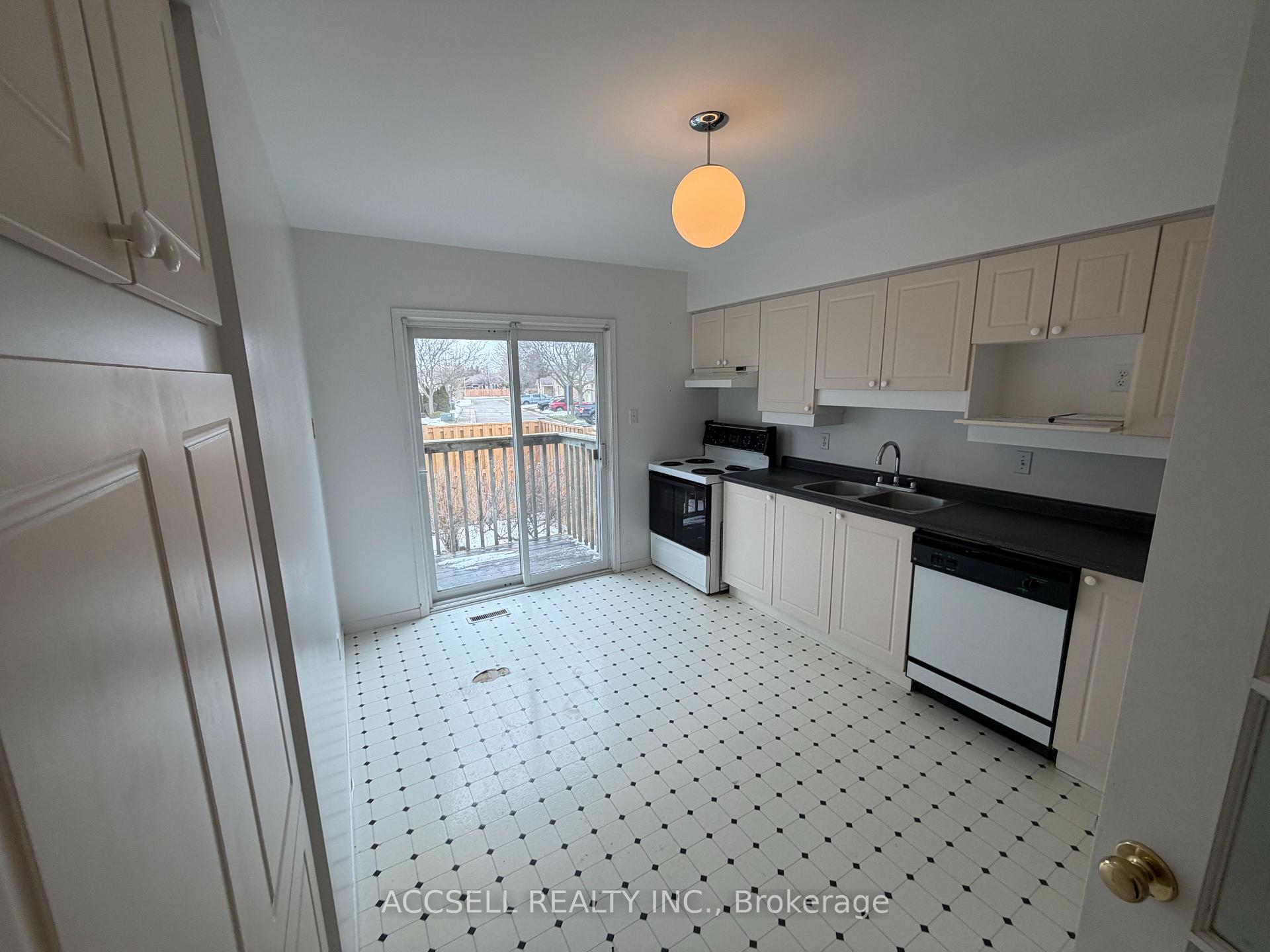 Photo 10 of Unit 50, 325 Lighthouse Road, London, South U — HOMEH