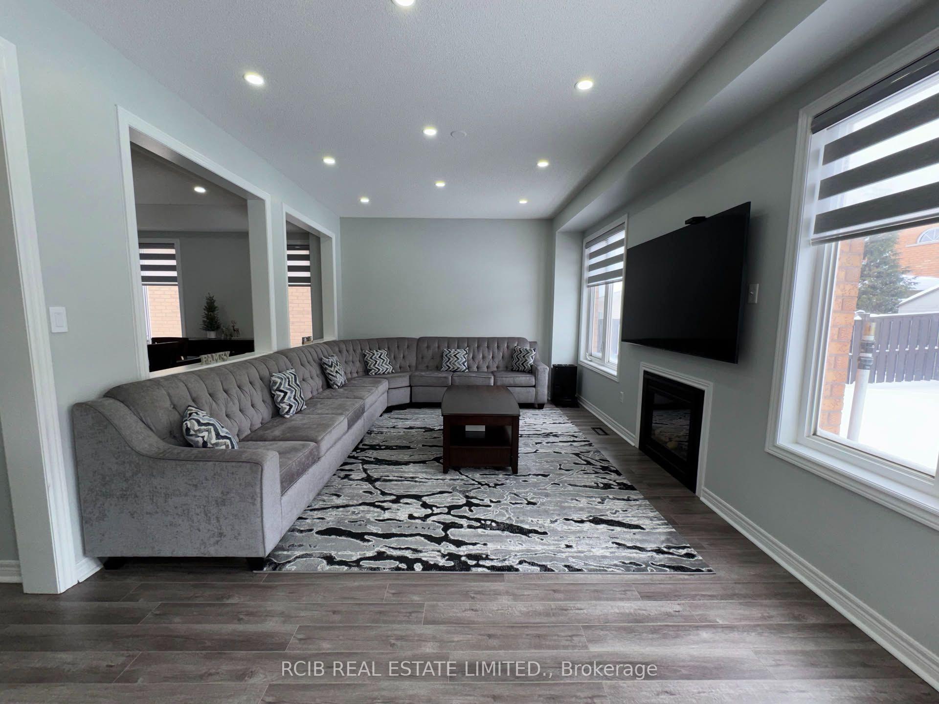 Photo 2 of 10 Whitepoppy Drive, Brampton, Northwest Sandalwood Parkway — HOMEH