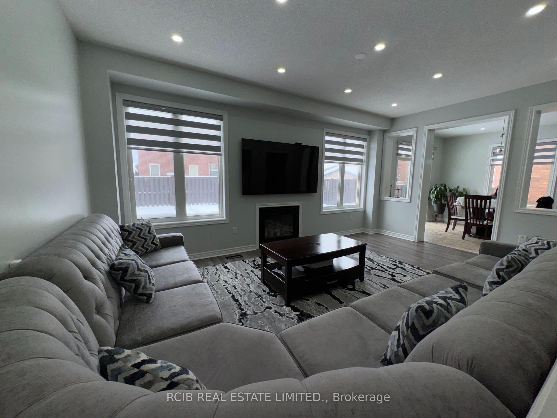 Photo 3 of 10 Whitepoppy Drive, Brampton, Northwest Sandalwood Parkway — HOMEH