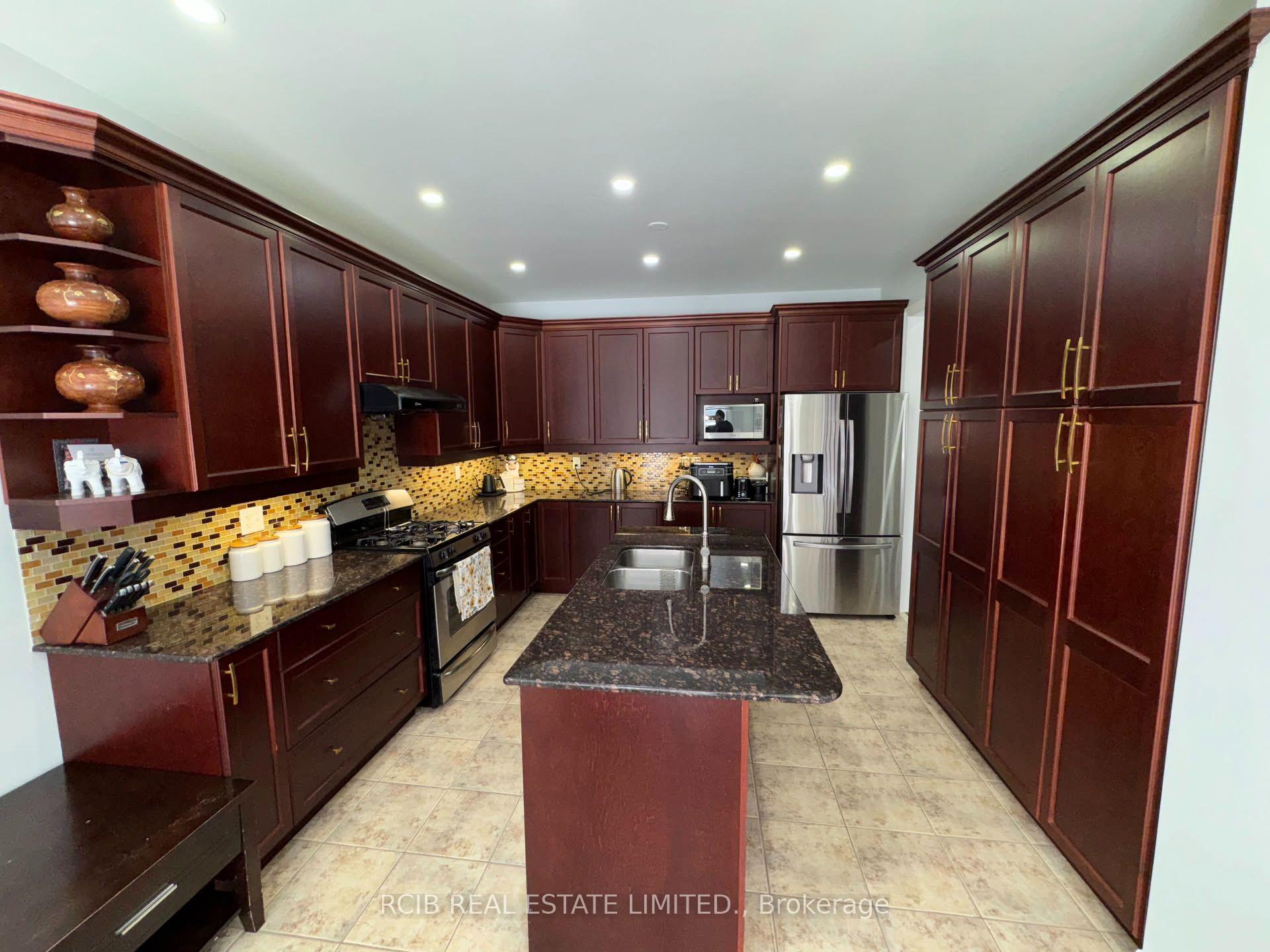 Photo 11 of 10 Whitepoppy Drive, Brampton, Northwest Sandalwood Parkway — HOMEH