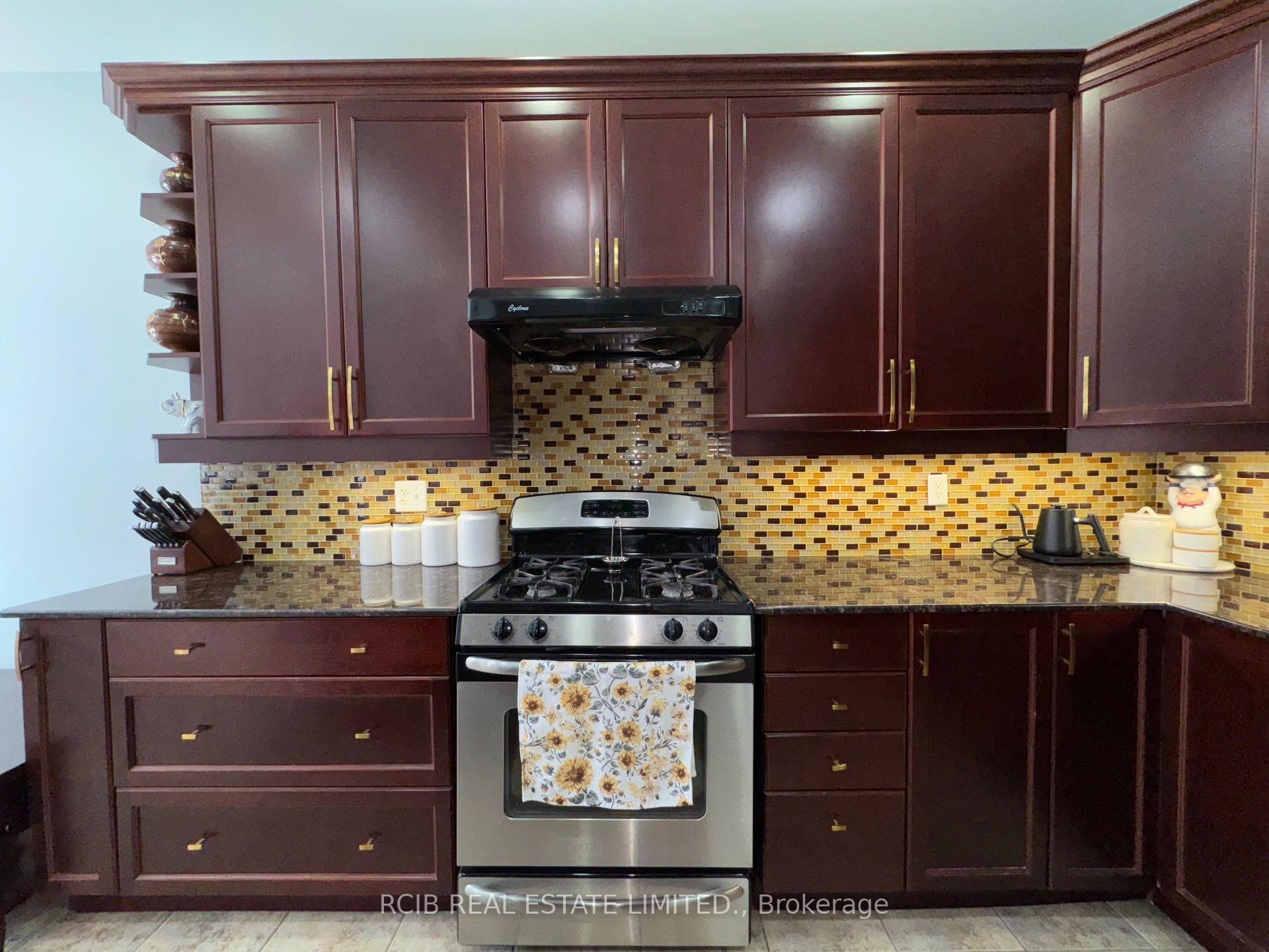 Photo 12 of 10 Whitepoppy Drive, Brampton, Northwest Sandalwood Parkway — HOMEH