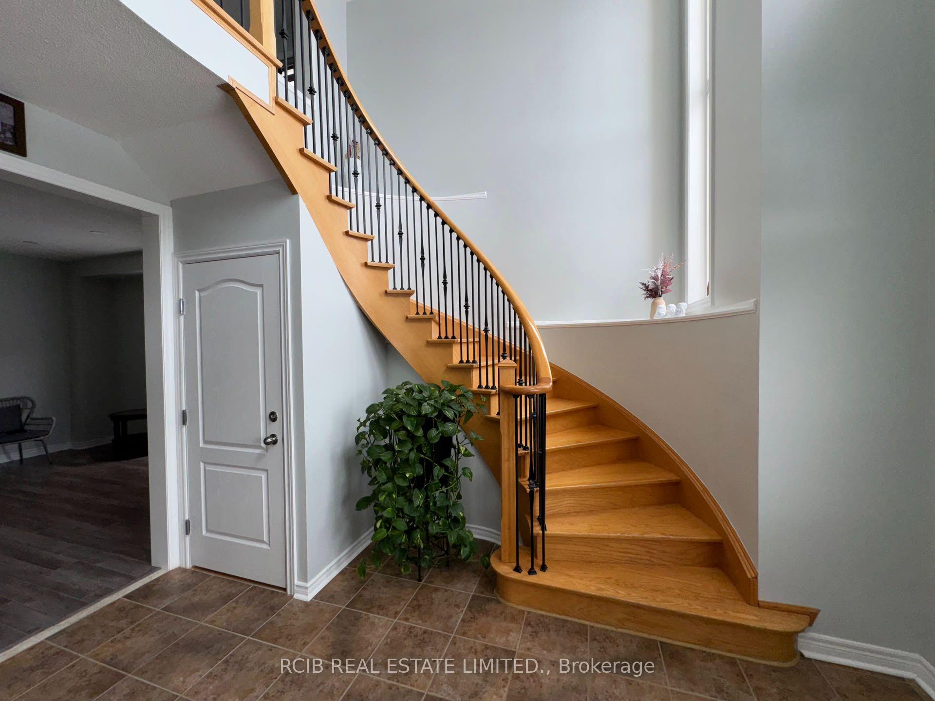 Photo 17 of 10 Whitepoppy Drive, Brampton, Northwest Sandalwood Parkway — HOMEH
