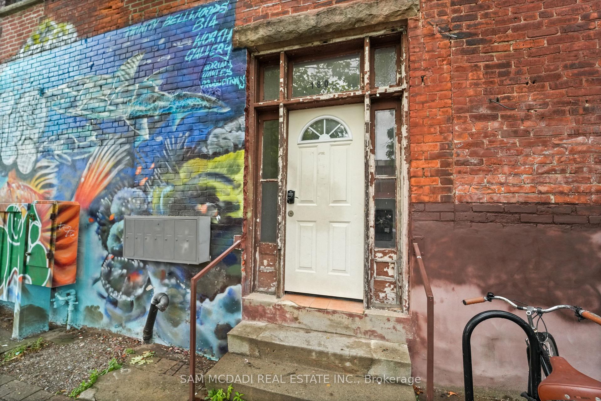 Photo 2 of Unit Apt 2, 180 Bellwoods Avenue, Toronto, Trinity-Bellwoods — HOMEH