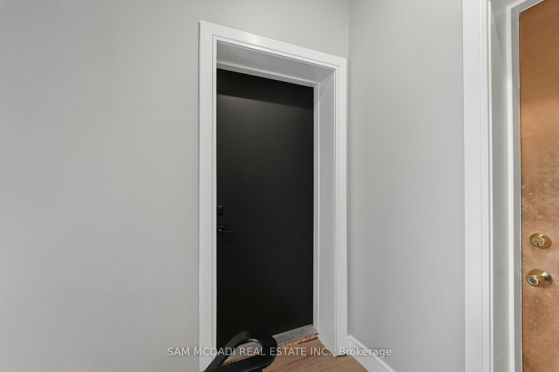 Photo 3 of Unit Apt 2, 180 Bellwoods Avenue, Toronto, Trinity-Bellwoods — HOMEH