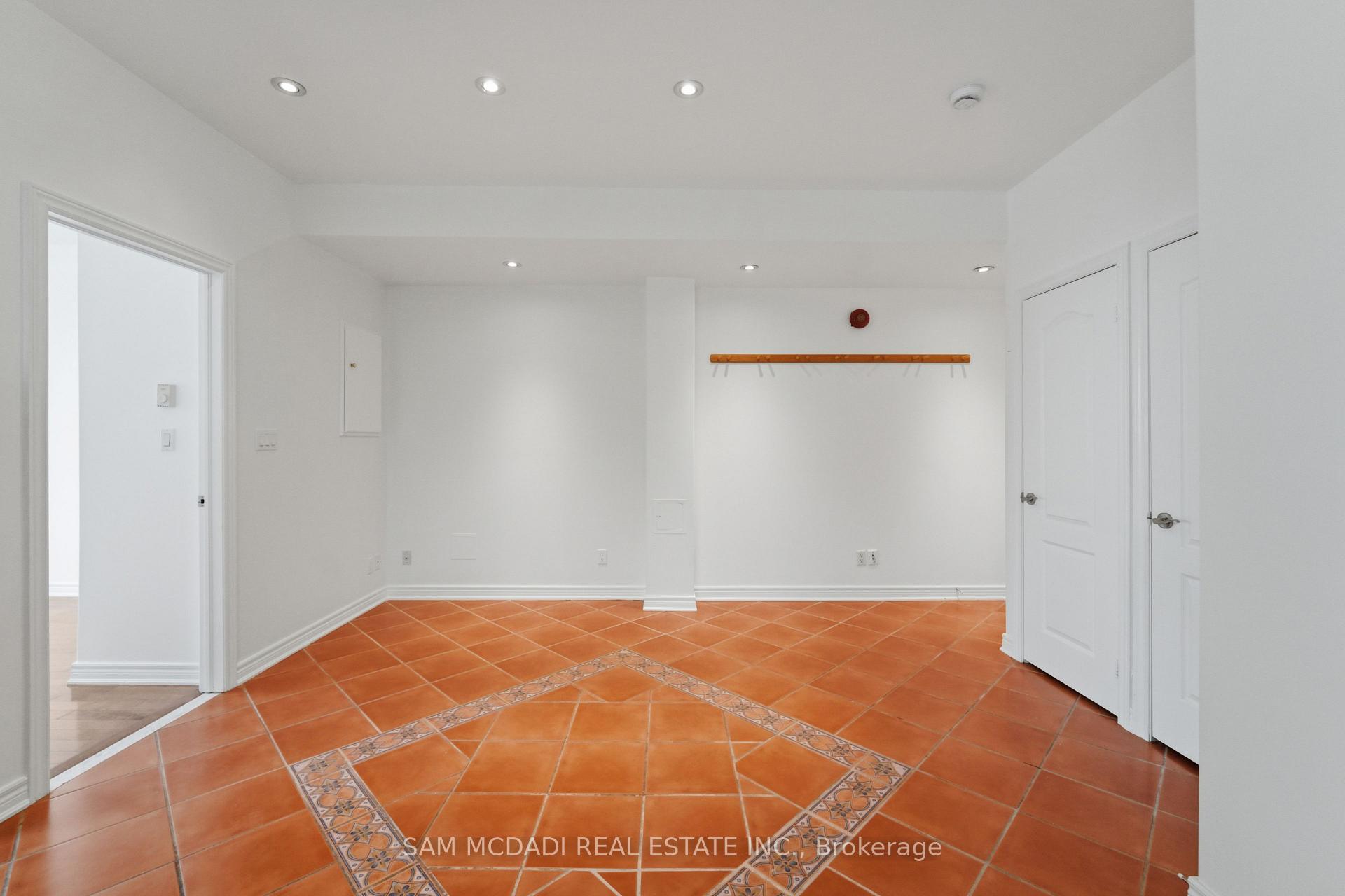 Photo 8 of Unit Apt 2, 180 Bellwoods Avenue, Toronto, Trinity-Bellwoods — HOMEH