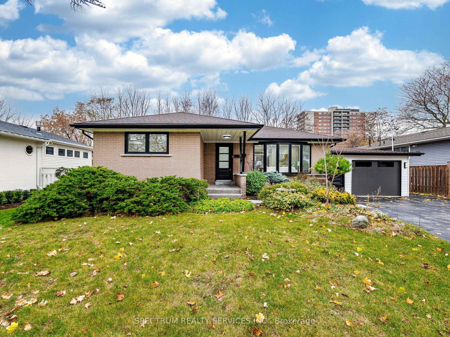 Photo 1 of 914 Francis Road, Burlington, LaSalle — HOMEH