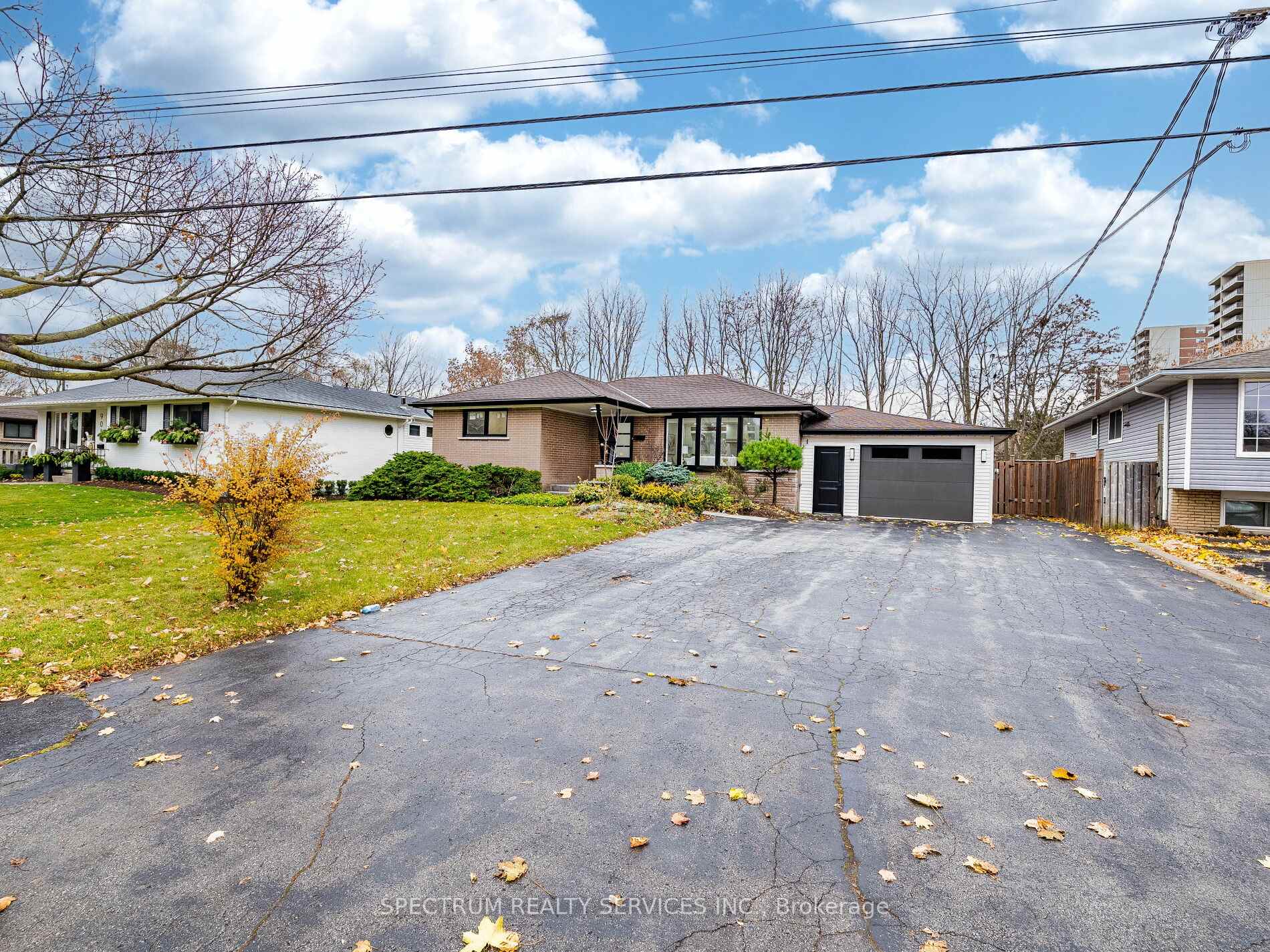 Photo 2 of 914 Francis Road, Burlington, LaSalle — HOMEH