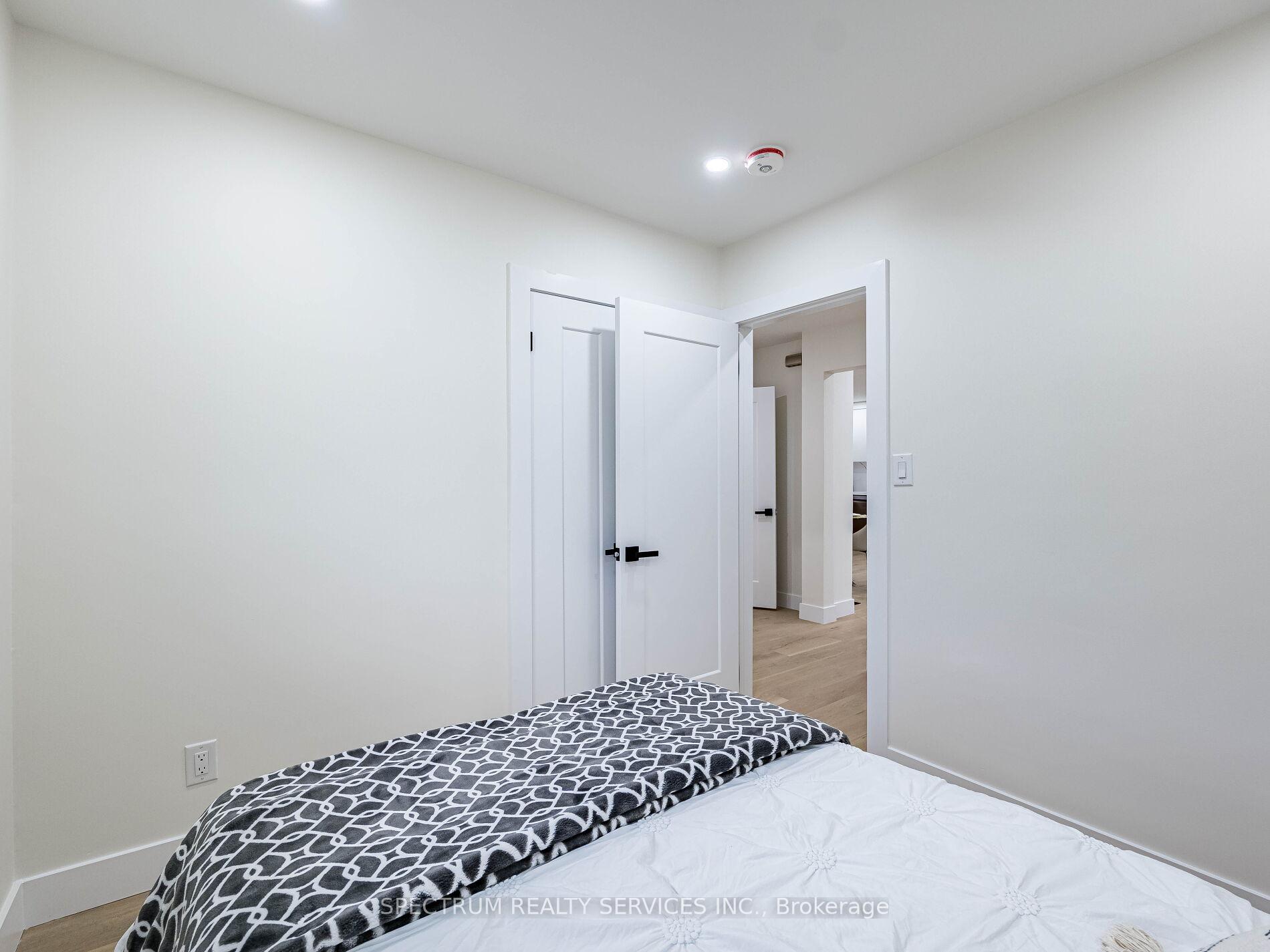 Photo 23 of 914 Francis Road, Burlington, LaSalle — HOMEH