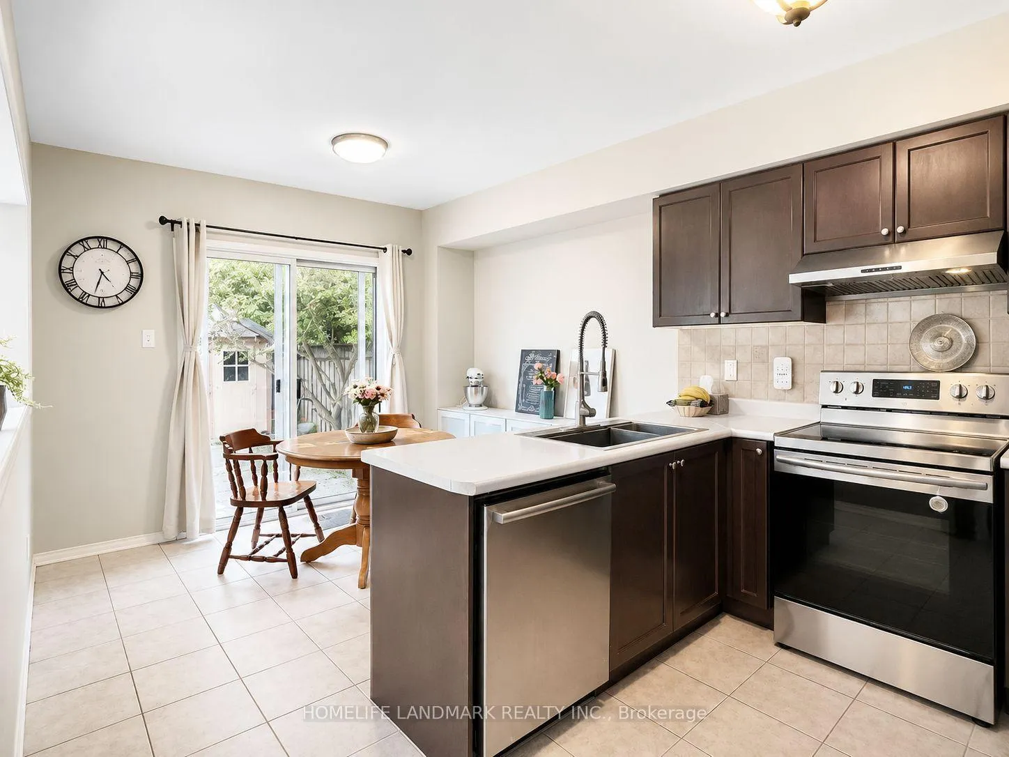 Photo 12 of 79 Jordanray Boulevard W, Newmarket, Summerhill Estates — HOMEH