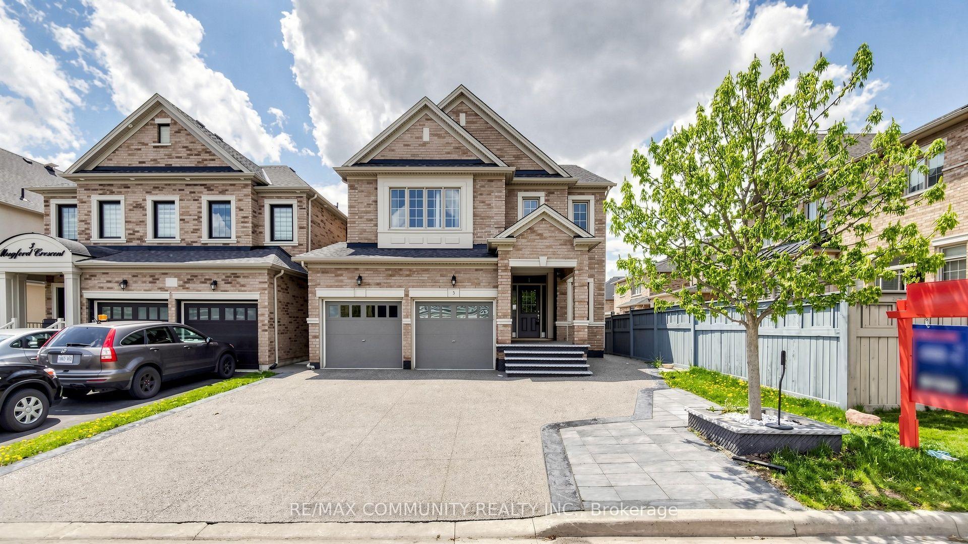 Front of Unit Basement, 5 Mugford Crescent N