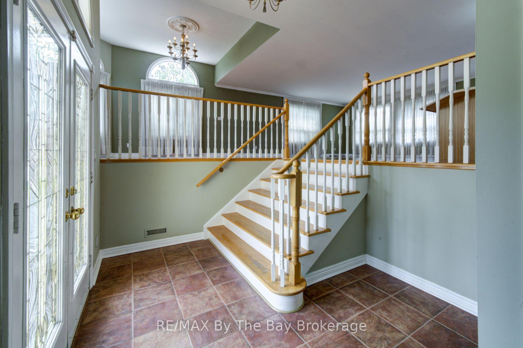 Photo 2 of 452 Ramblewood Drive, Wasaga Beach — HOMEH