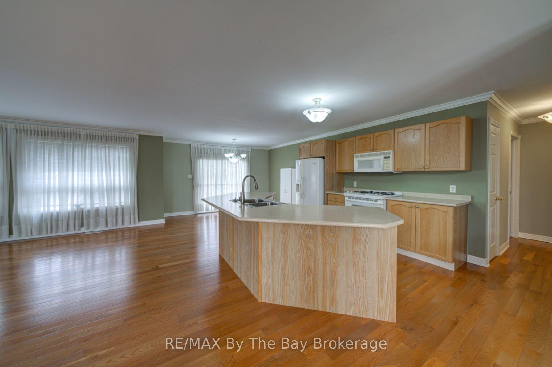 Photo 3 of 452 Ramblewood Drive, Wasaga Beach — HOMEH