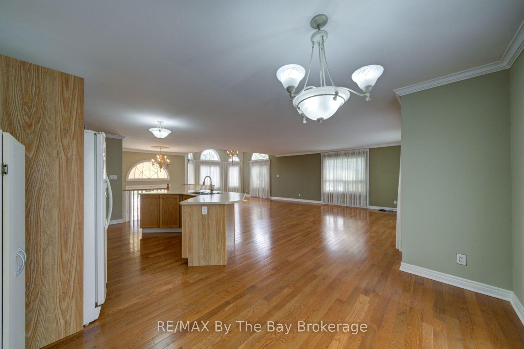 Photo 4 of 452 Ramblewood Drive, Wasaga Beach — HOMEH