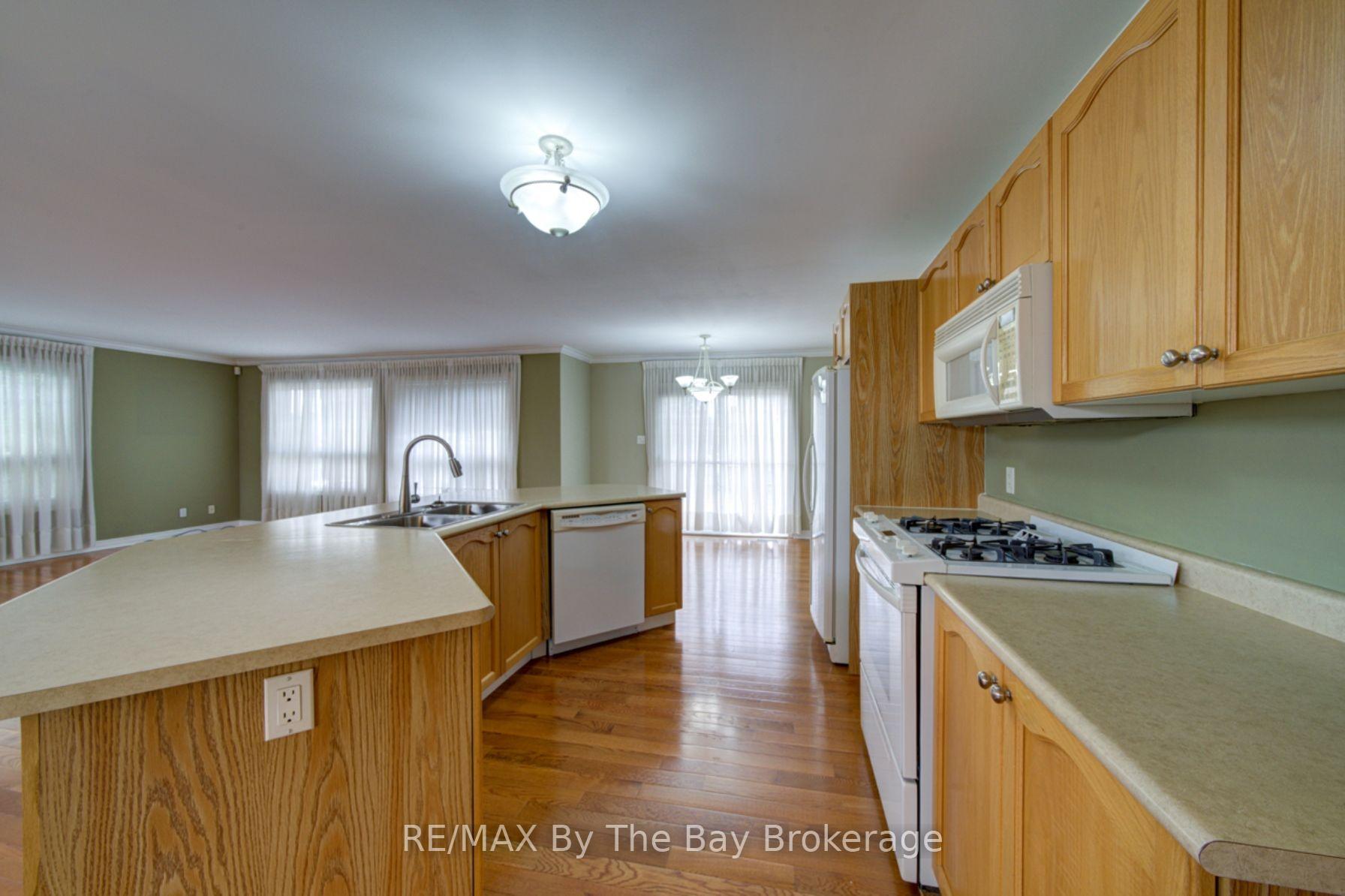 Photo 6 of 452 Ramblewood Drive, Wasaga Beach — HOMEH