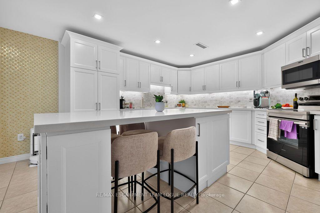 Photo 24 of Unit PH705, 2085 Amherst Heights Drive, Burlington, Brant Hills — HOMEH