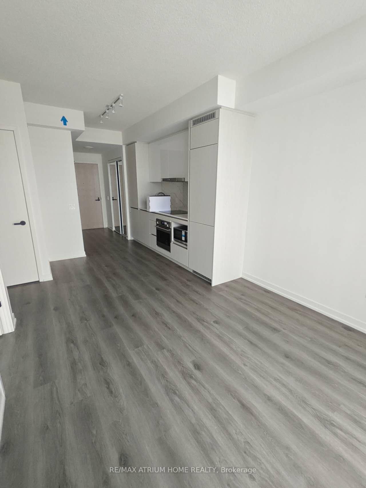 Photo 2 of Unit 3016, 28 Interchange Way, Vaughan, Vaughan Corporate Centre — HOMEH