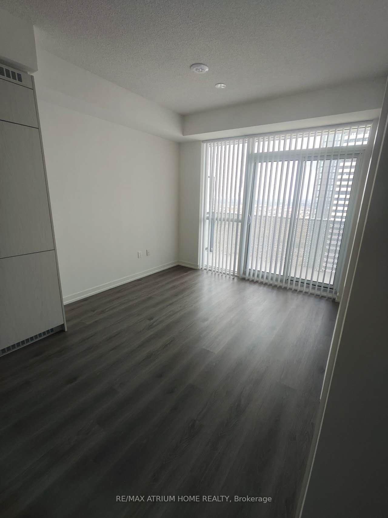 Photo 4 of Unit 3016, 28 Interchange Way, Vaughan, Vaughan Corporate Centre — HOMEH