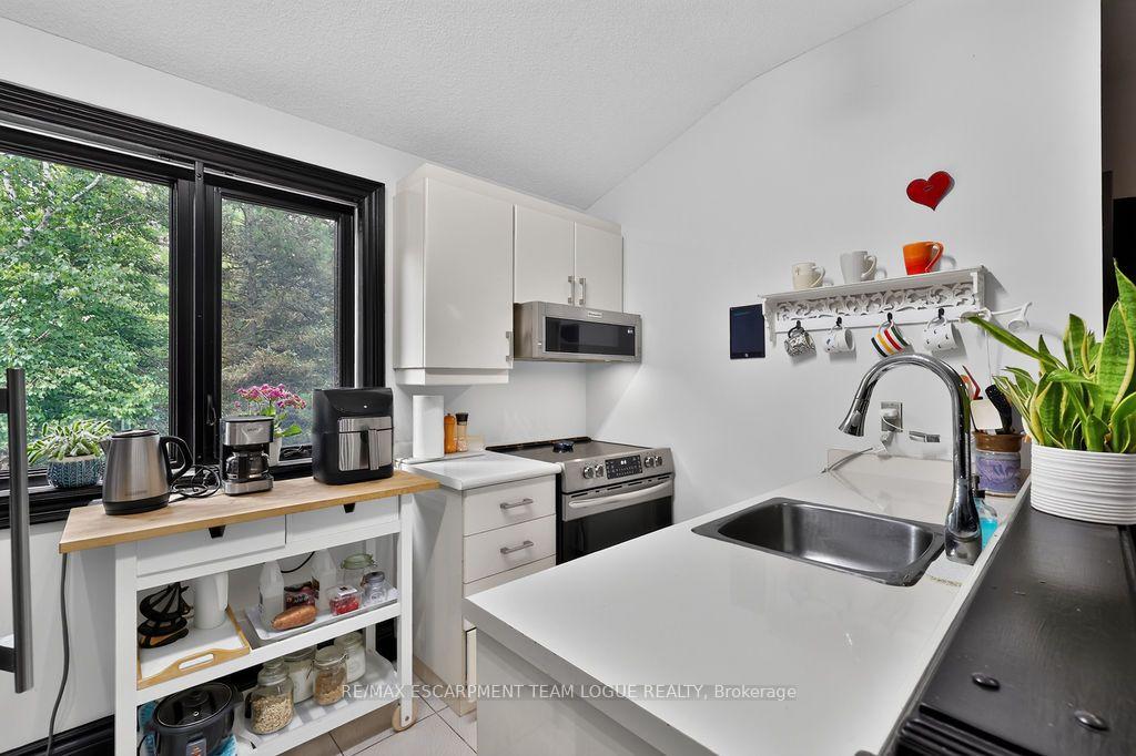 Photo 6 of Unit LOFT, 3 Appleridge Court, Hamilton, Carlisle — HOMEH