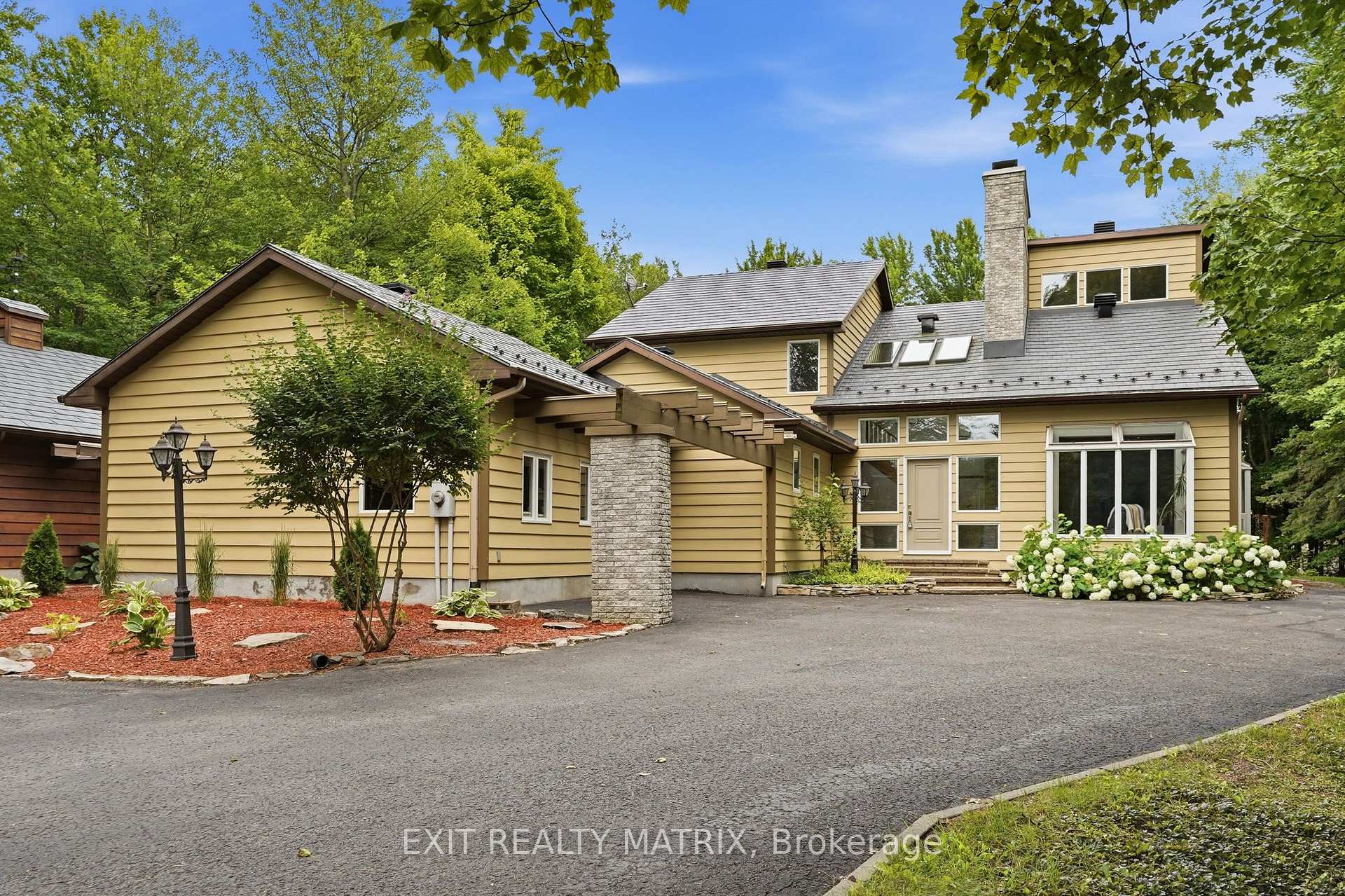 Photo 2 of 1634 Lucien Street, Champlain, L'Orignal — HOMEH
