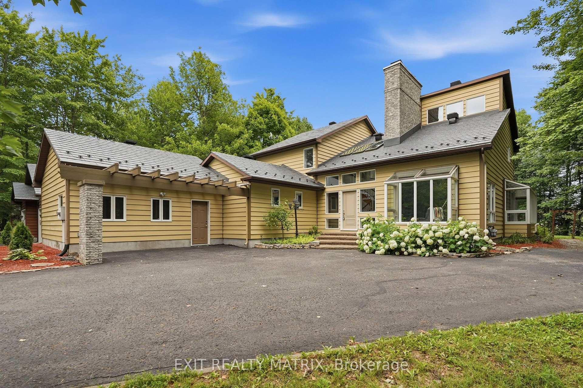 Photo 4 of 1634 Lucien Street, Champlain, L'Orignal — HOMEH