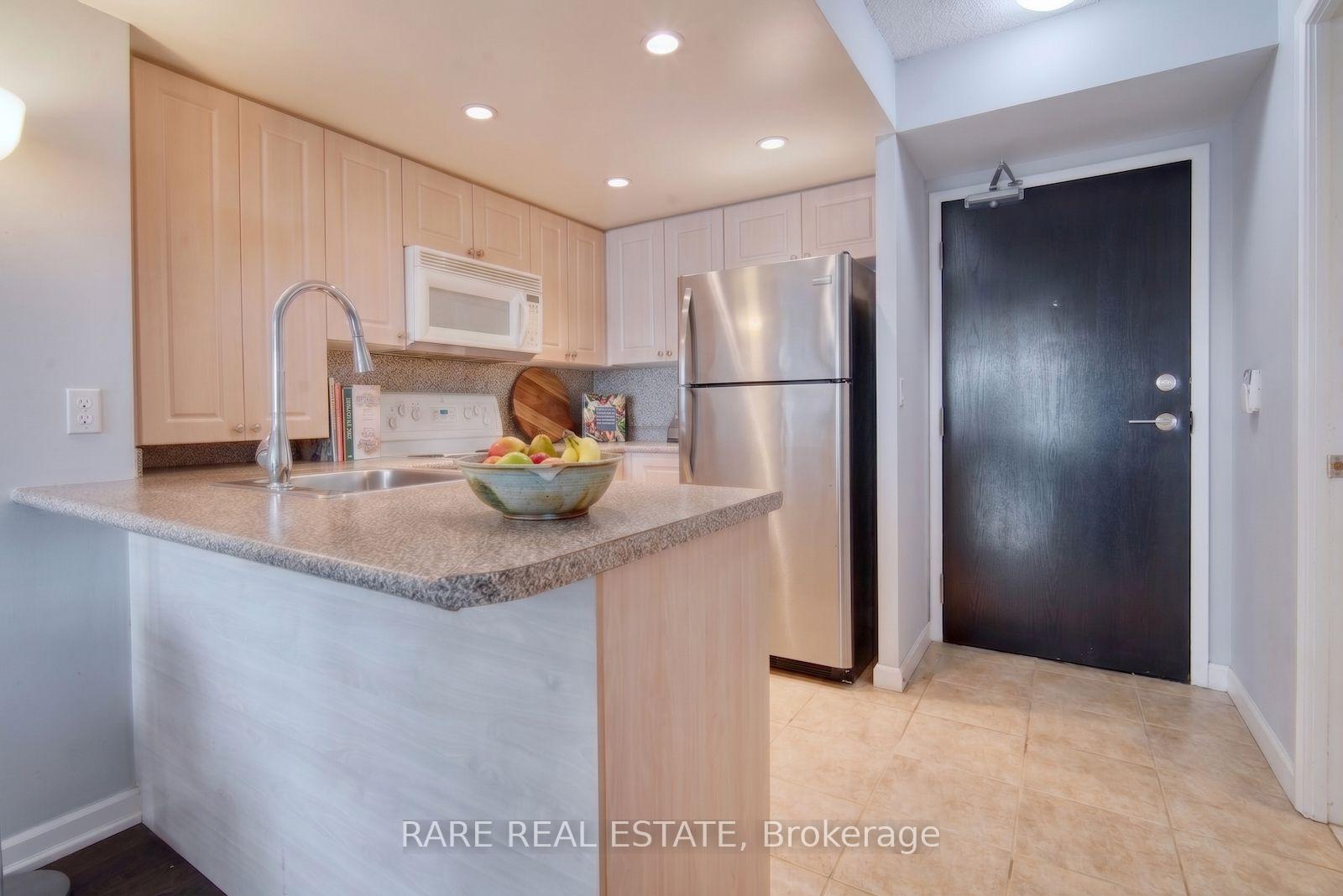 Photo 5 of Unit 2209, 8 Park Road, Toronto, Rosedale-Moore Park — HOMEH