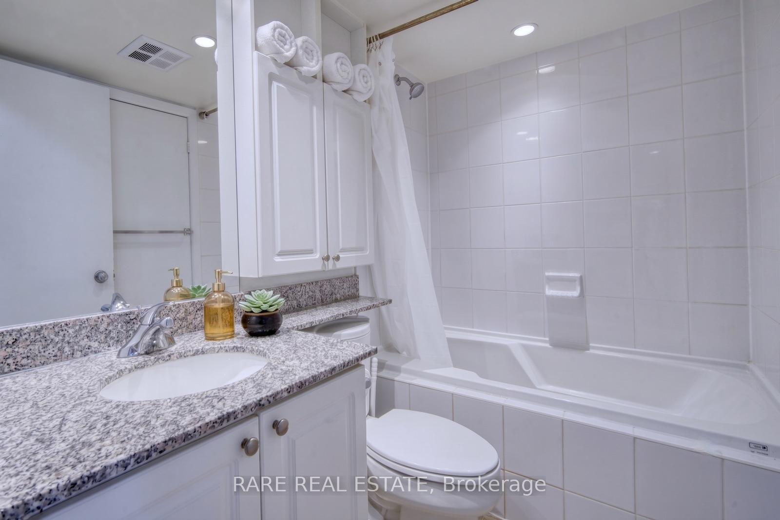 Photo 6 of Unit 2209, 8 Park Road, Toronto, Rosedale-Moore Park — HOMEH