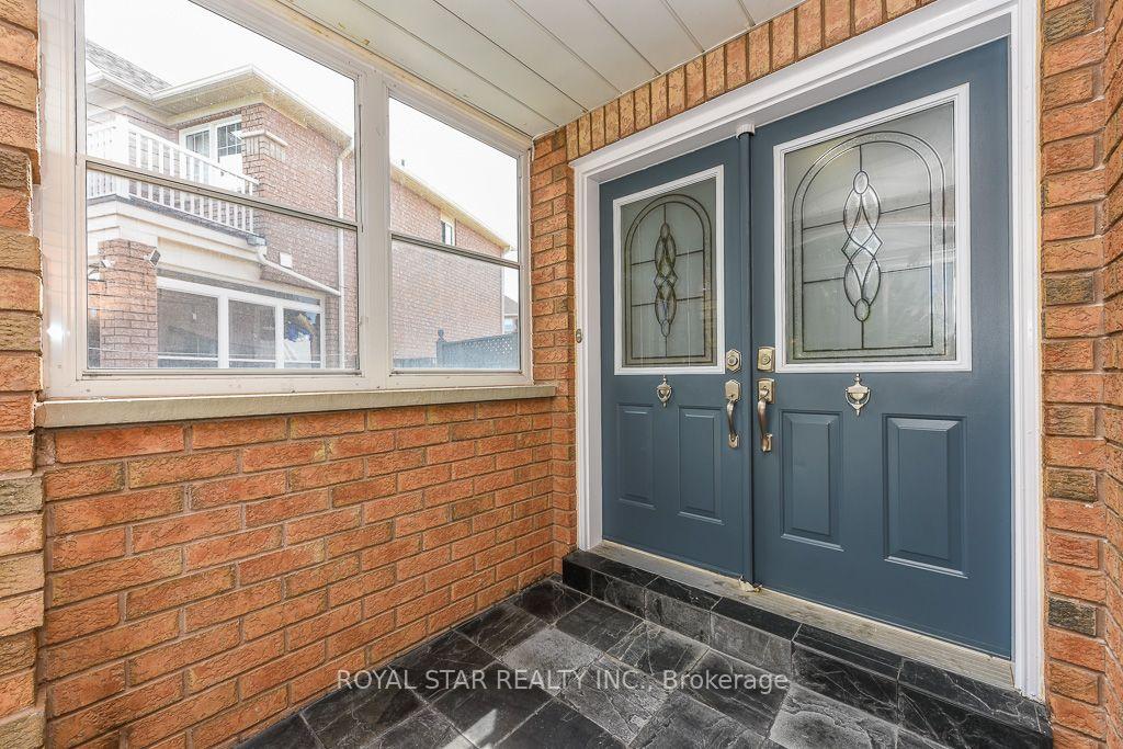Photo 3 of 118 Tiller Trail, Brampton, Fletcher's Creek Village — HOMEH