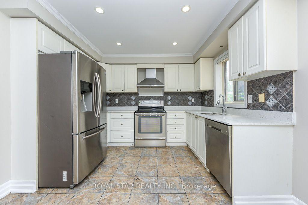 Photo 6 of 118 Tiller Trail, Brampton, Fletcher's Creek Village — HOMEH