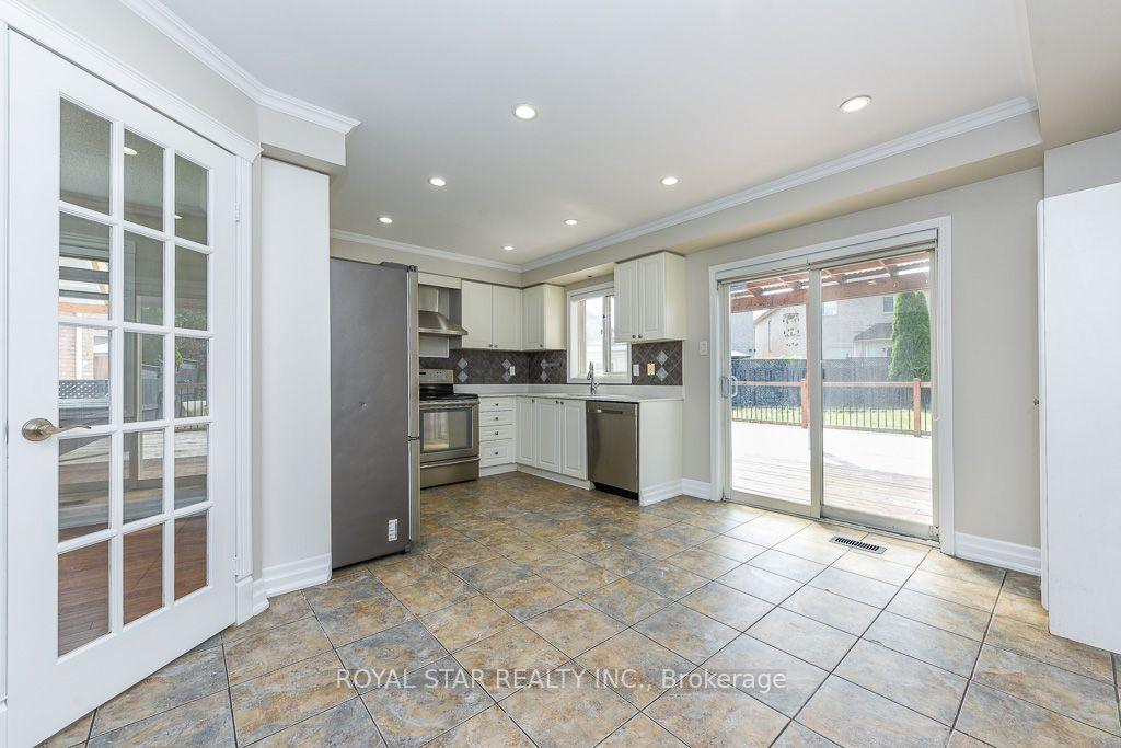 Photo 8 of 118 Tiller Trail, Brampton, Fletcher's Creek Village — HOMEH