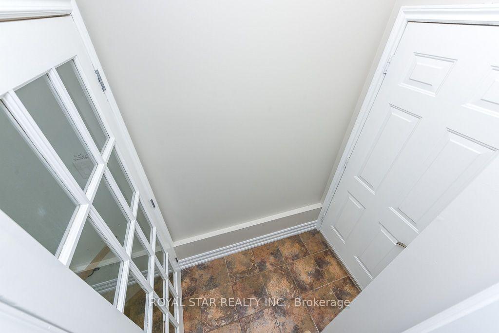 Photo 12 of 118 Tiller Trail, Brampton, Fletcher's Creek Village — HOMEH