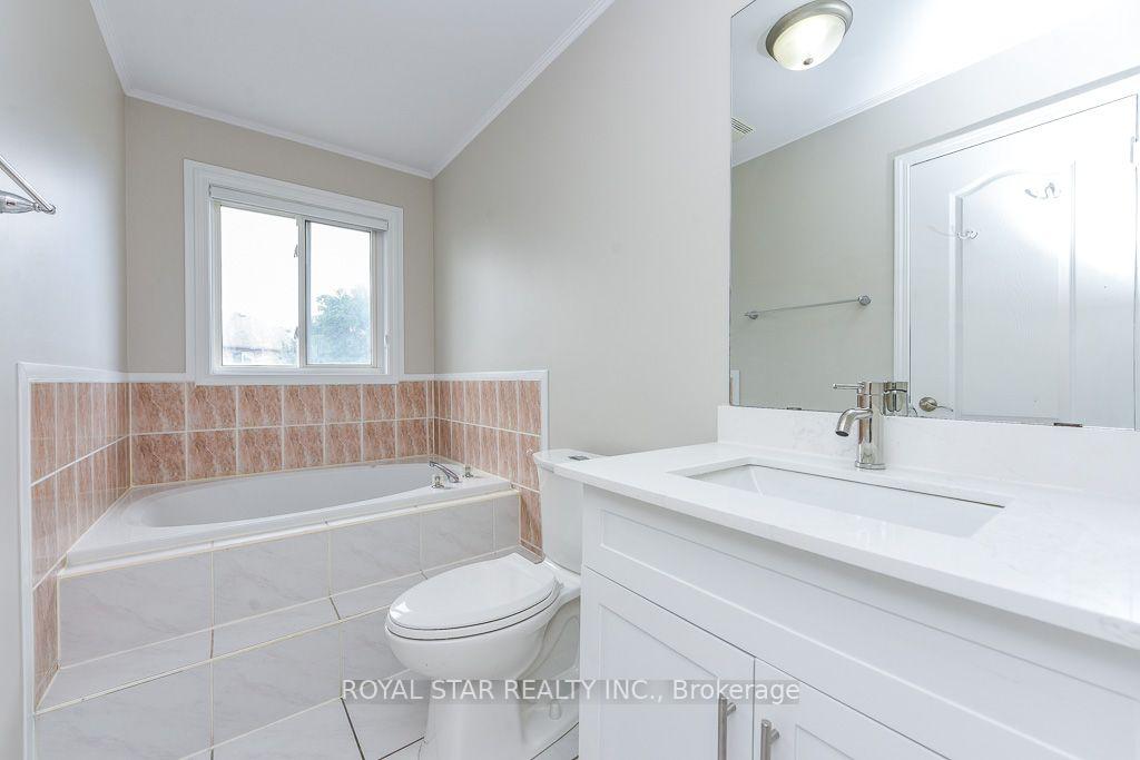 Photo 19 of 118 Tiller Trail, Brampton, Fletcher's Creek Village — HOMEH