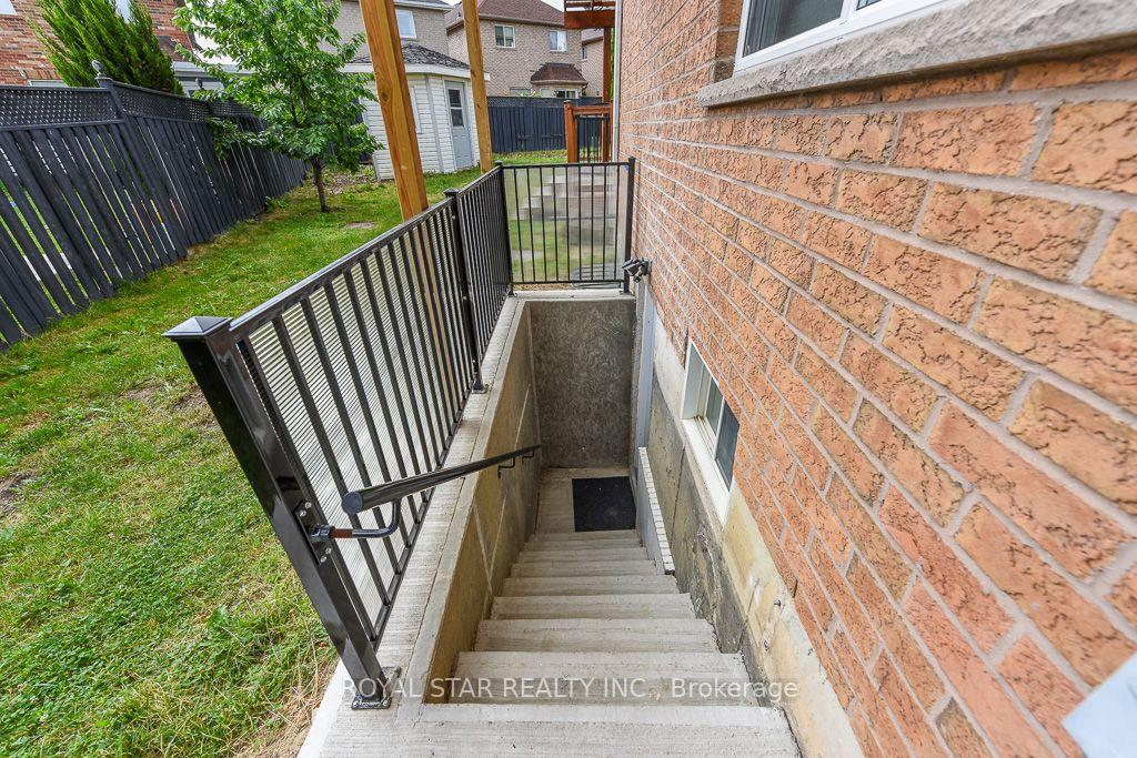 Photo 29 of 118 Tiller Trail, Brampton, Fletcher's Creek Village — HOMEH