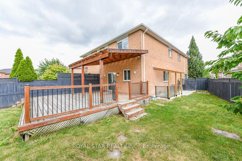 Photo 42 of 118 Tiller Trail, Brampton, Fletcher's Creek Village — HOMEH