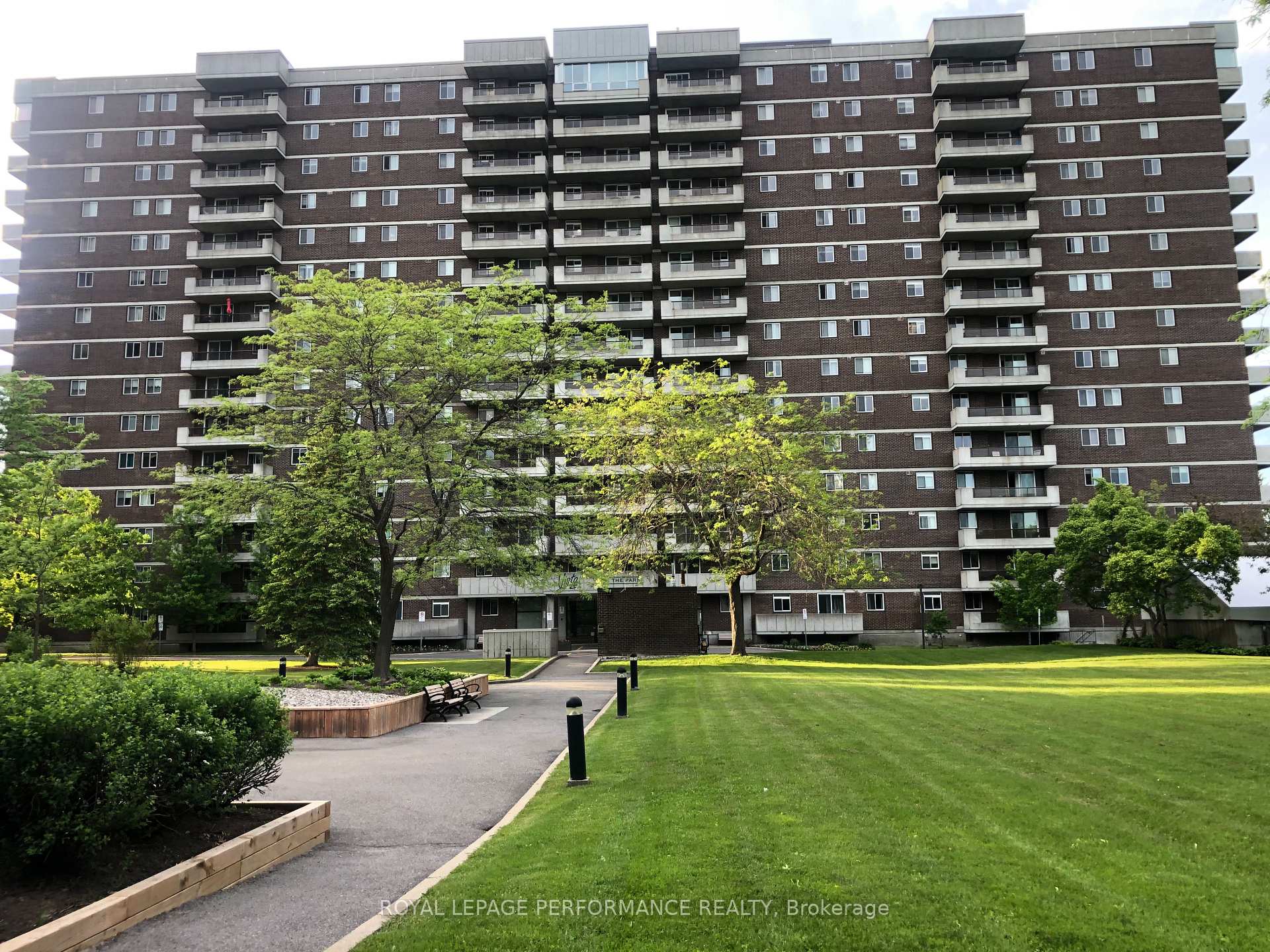 Photo 2 of Unit 1602, 1705 Playfair Drive, Ottawa, Playfair Park — HOMEH