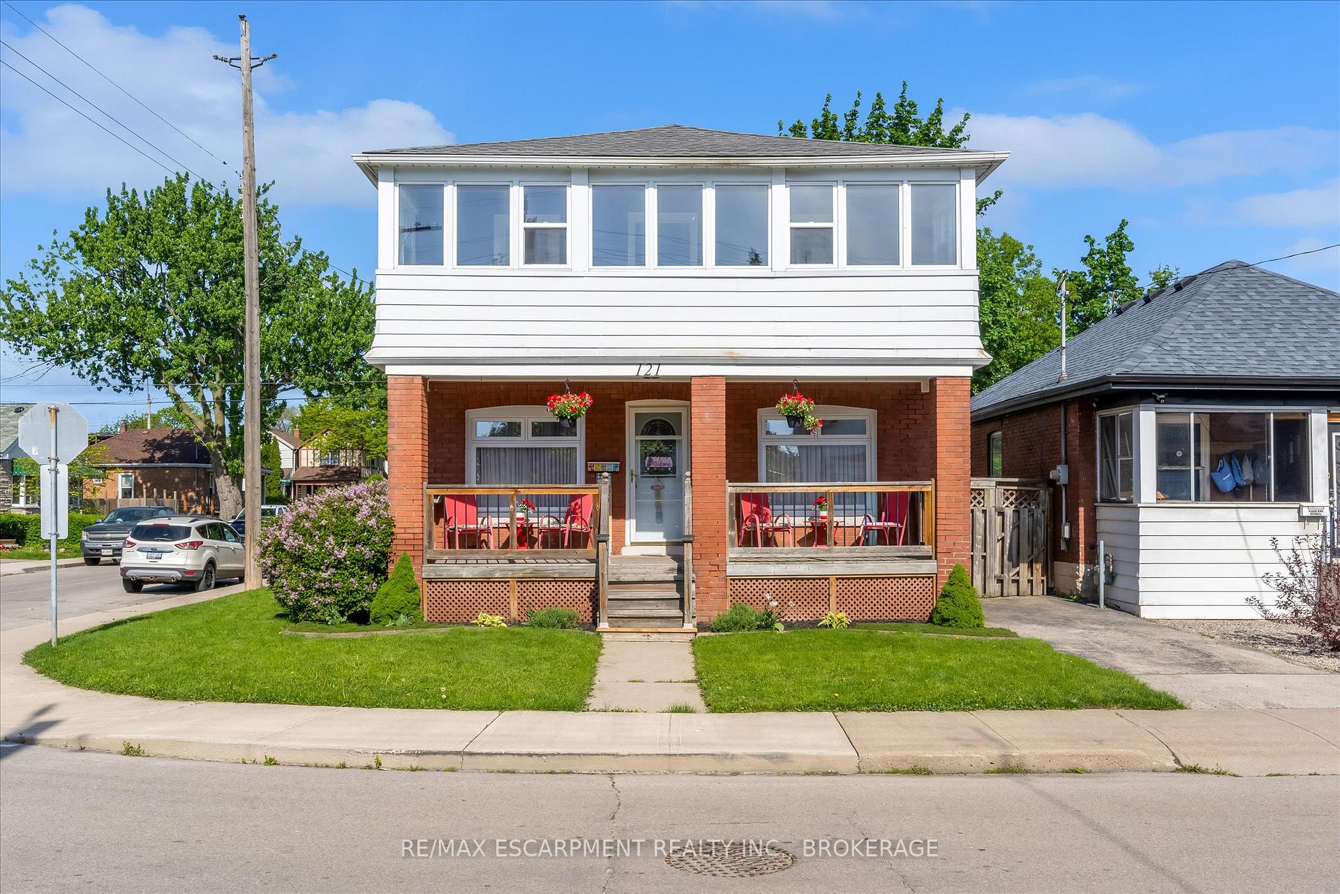 Photo 1 of 121 Edgemont Street N, Hamilton, Crown Point — HOMEH