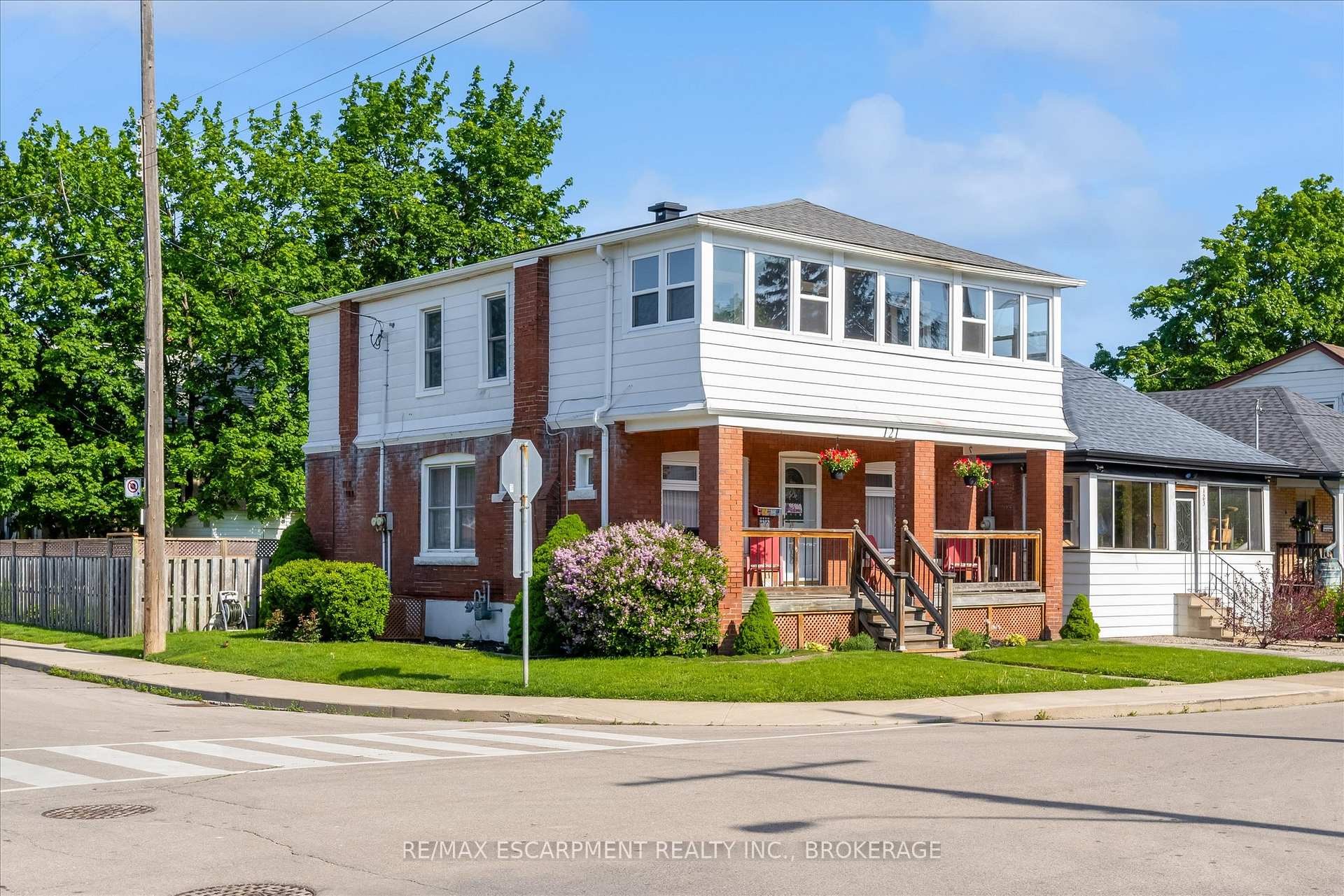 Photo 2 of 121 Edgemont Street N, Hamilton, Crown Point — HOMEH