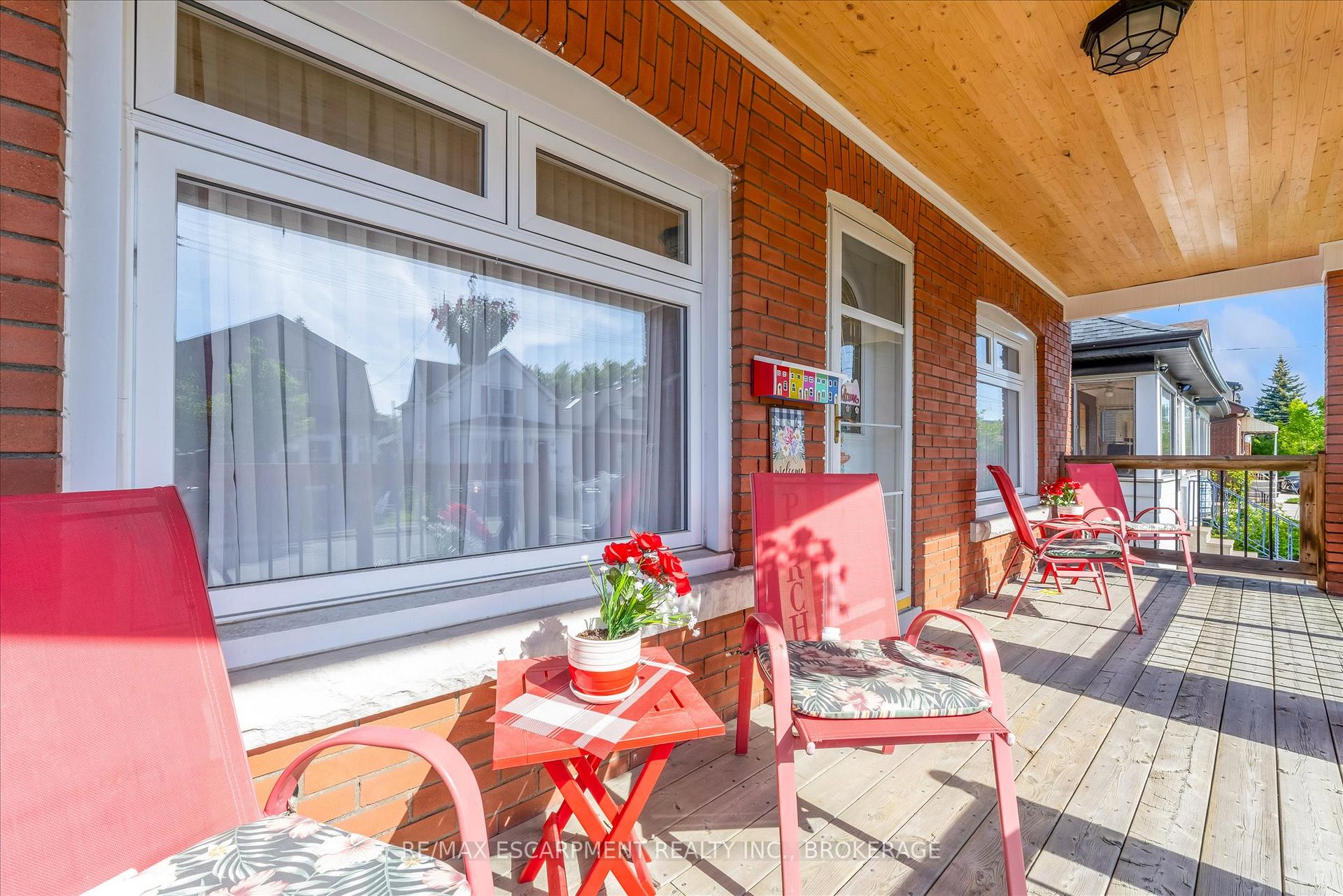 Photo 3 of 121 Edgemont Street N, Hamilton, Crown Point — HOMEH
