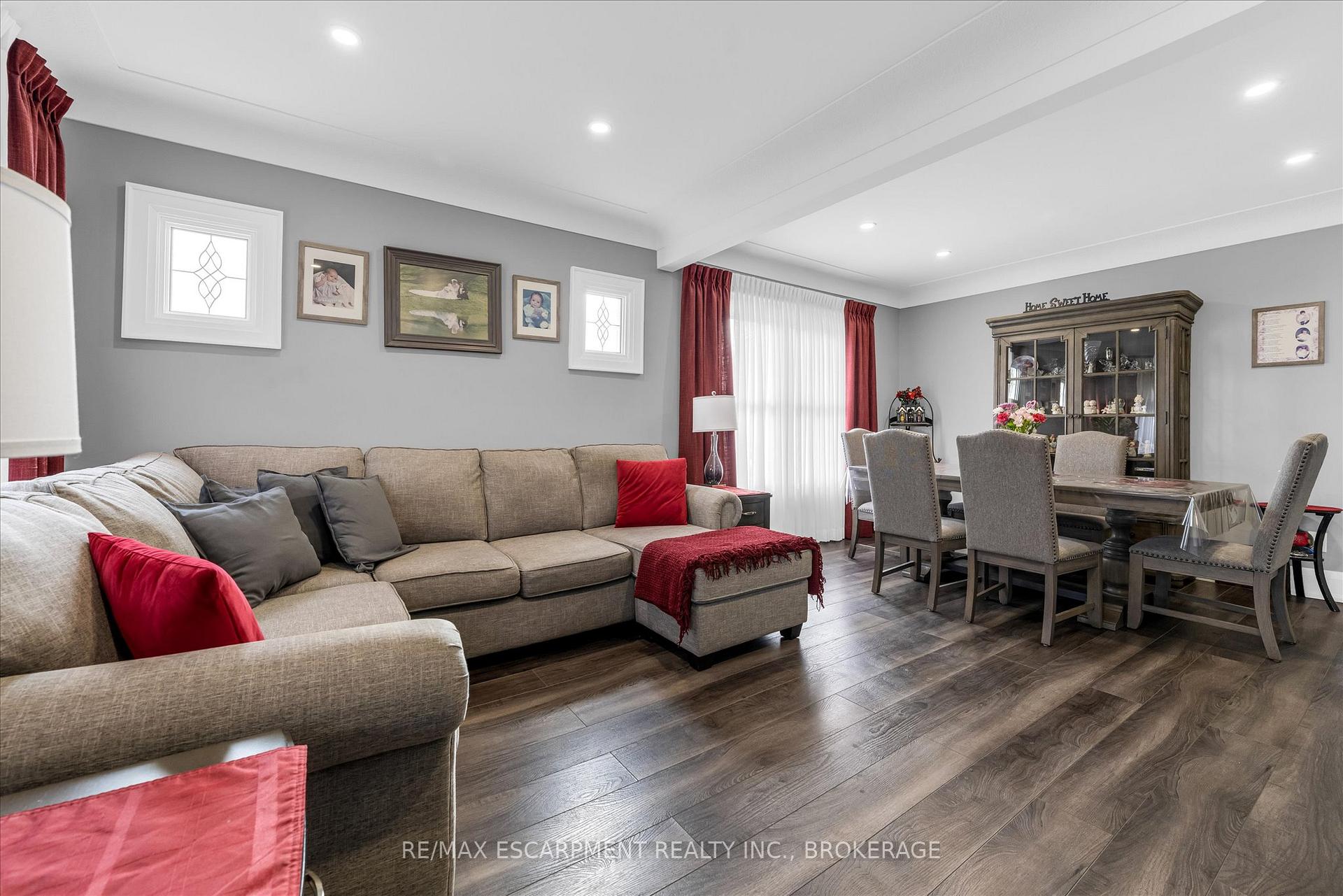 Photo 4 of 121 Edgemont Street N, Hamilton, Crown Point — HOMEH