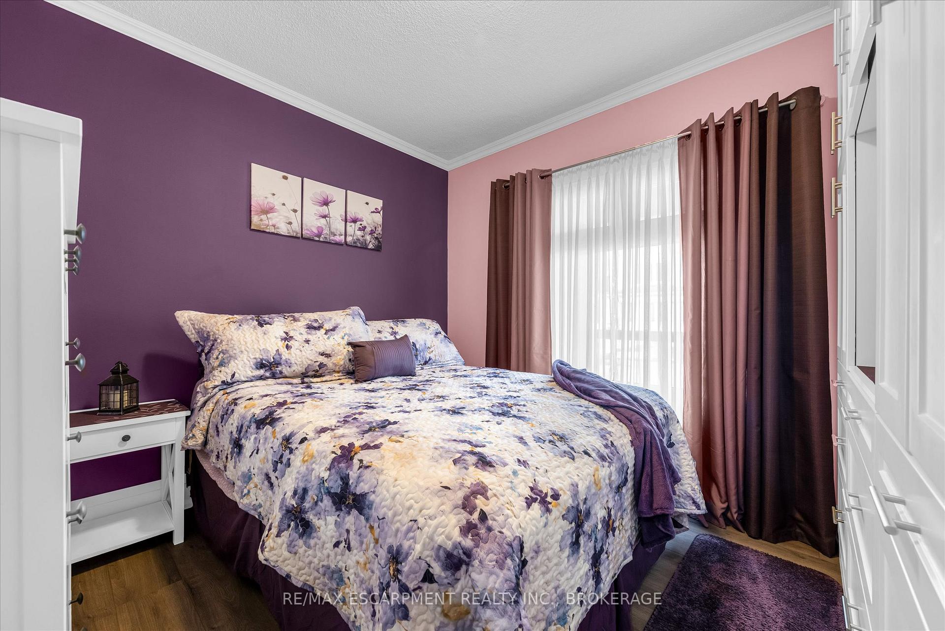 Photo 8 of 121 Edgemont Street N, Hamilton, Crown Point — HOMEH