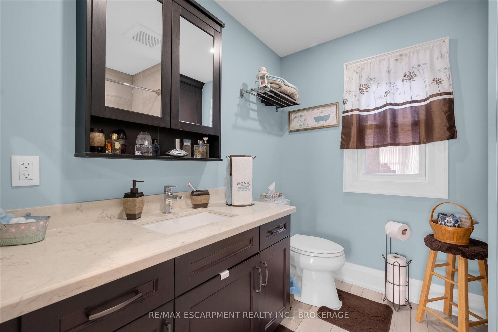 Photo 10 of 121 Edgemont Street N, Hamilton, Crown Point — HOMEH