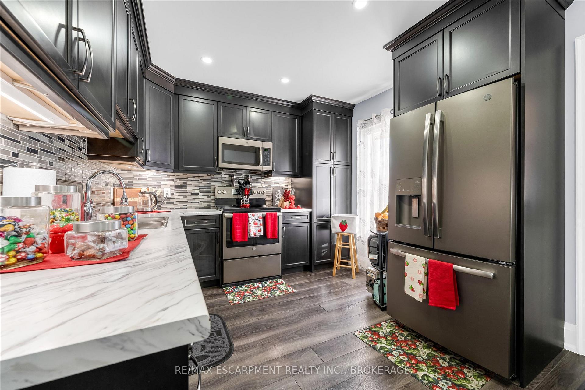 Photo 13 of 121 Edgemont Street N, Hamilton, Crown Point — HOMEH