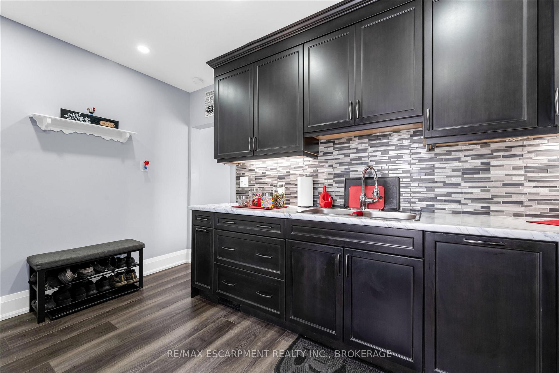 Photo 14 of 121 Edgemont Street N, Hamilton, Crown Point — HOMEH