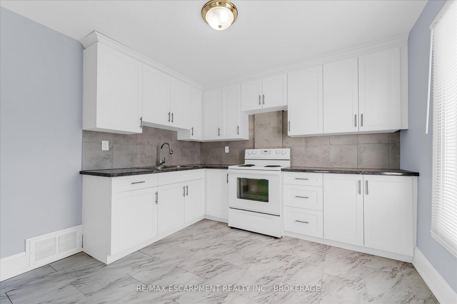 Photo 15 of 121 Edgemont Street N, Hamilton, Crown Point — HOMEH